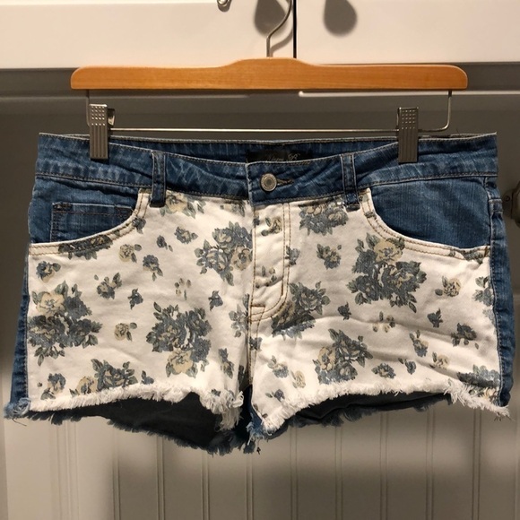 Klique B Denim Shorts with Floral and White Front - Picture 1 of 6